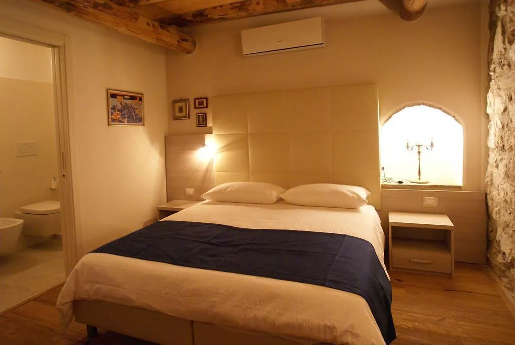 Bed & Breakfast Antica Corte B&B Malcesine Italy